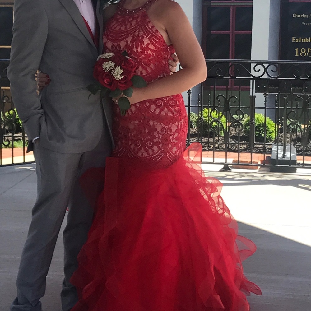 GORGEOUS PROM DRESS - Picture 3 of 4